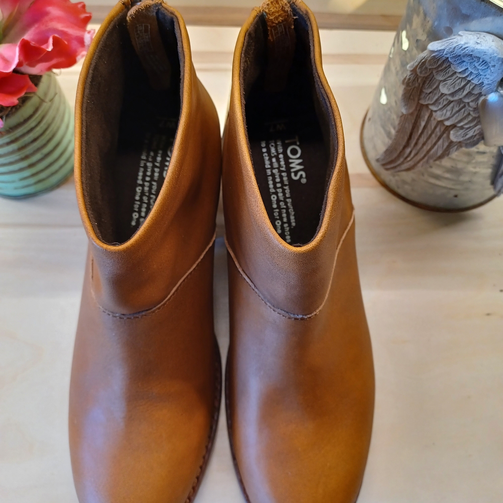 TOMS Women's Tan Ankle Boots
